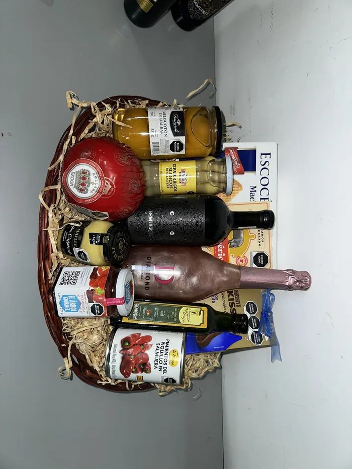Contenido de arcones navideños monterrey: productos gourmet y bebidas